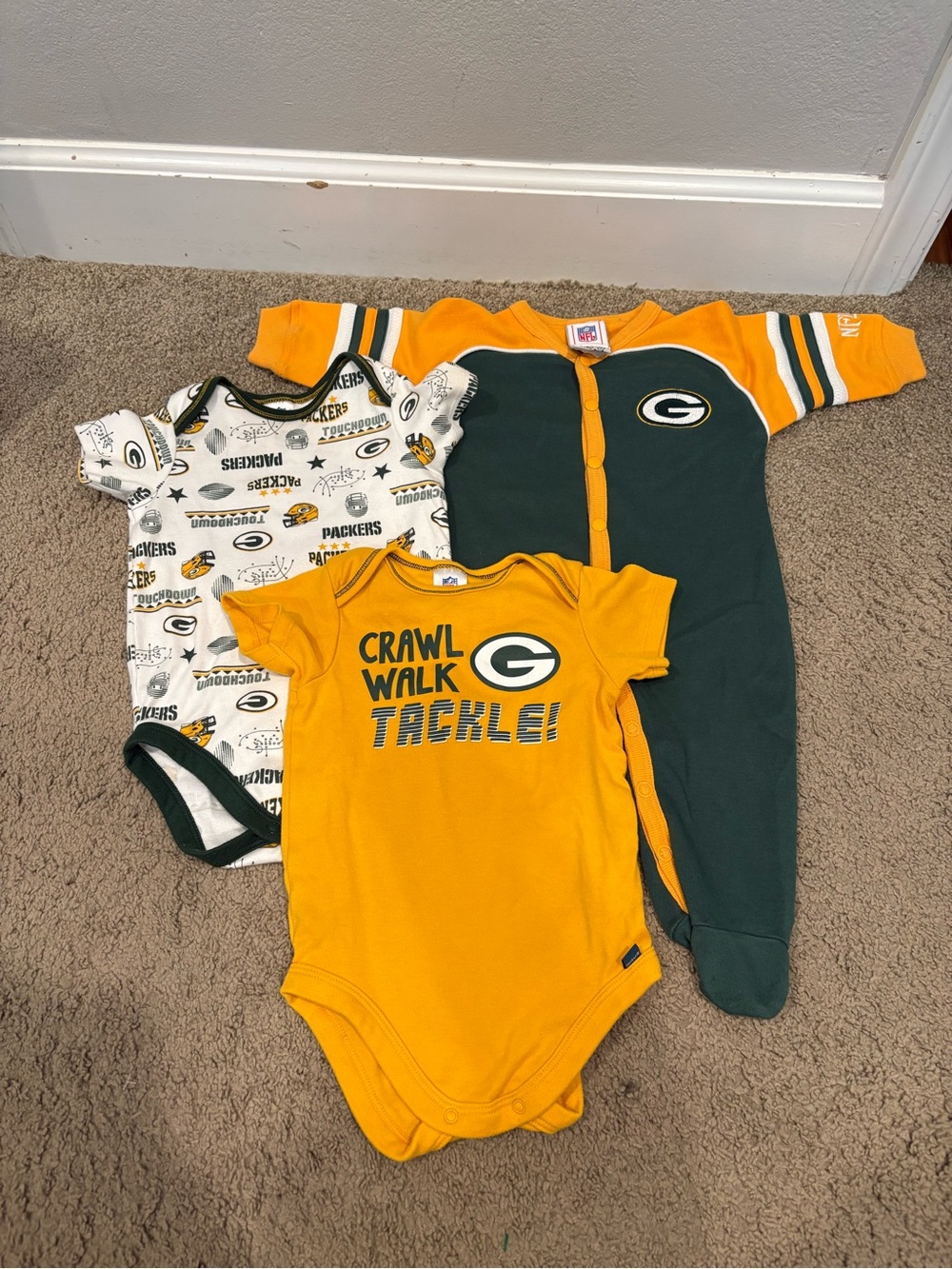 Green Bay Packers Infant Onesies and Sleepers Set of 3 6-12 Months - Picture 1 of 16